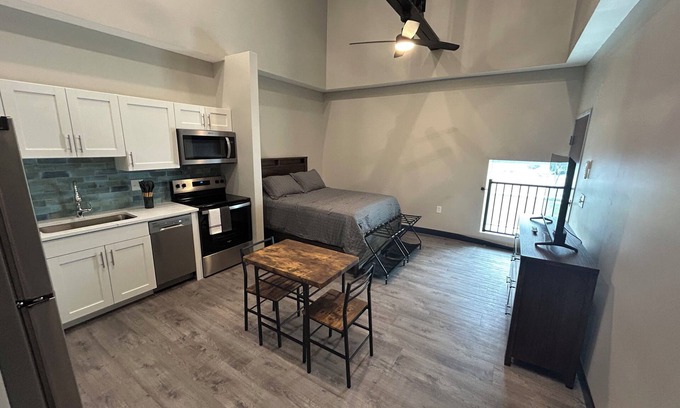 Evansville Apartamento | Cozy studio in peaceful Evansville with AC, fitness room