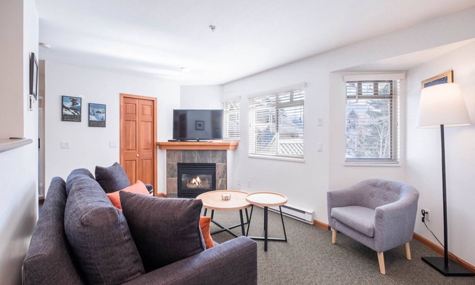 Village North Condominio | Lagoons 37 Mountain View