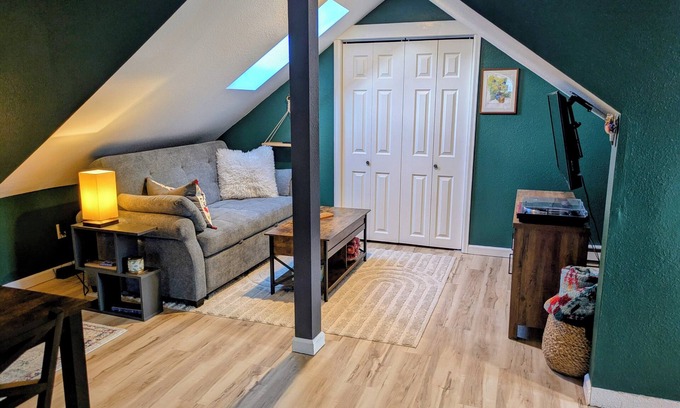 Capitol Hill Casa | Cozy Studio near CSU & Old Town