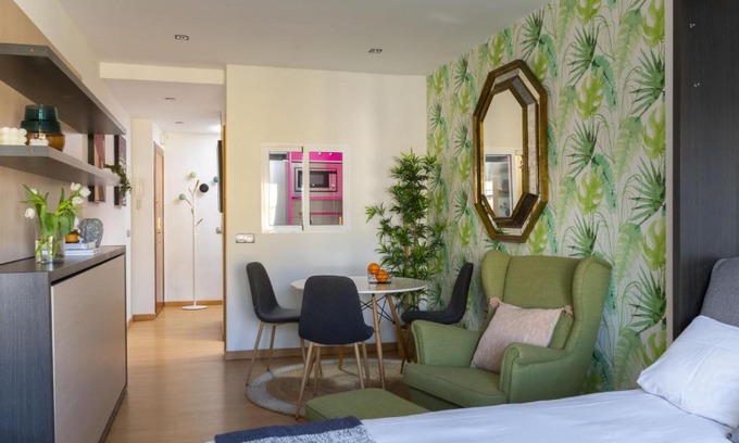 Chueca Apartamento | Cozy studio overlooking Pedro Zerolo Square