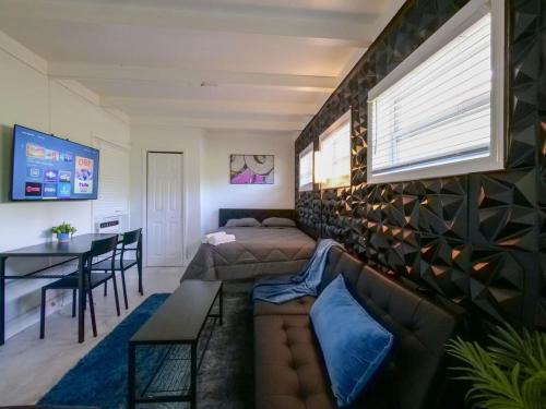 Middle River Terrace Apartamento | Cozy Studio - Private Patio, Grill & Firepit