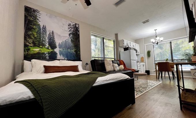 Gainesville Apartamento | Cozy Studio Retreat in Central Gainesville – Minutes to UF & Shands