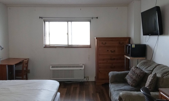 Old North Columbus Apartamento | Cozy studio right next to your football game!