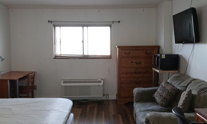 Old North Columbus Apartamento | Cozy studio right next to your football game!