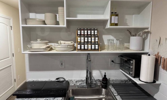 Ampere Apartamento | Cozy Studio w/Queen + Laundry