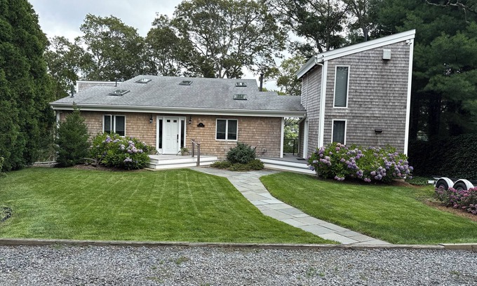 Vineyard Haven Apartamento | Cozy studio with AC,WiFi, full kitchen, private entry great for couples vacation