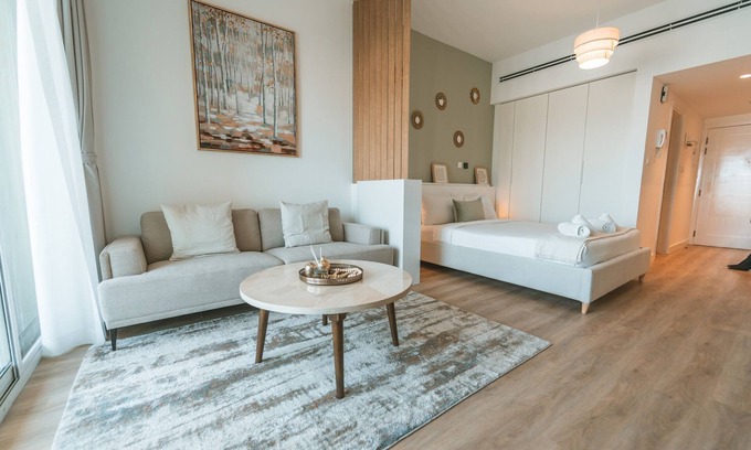 The Greens Apartamento | Cozy Studio with Balcony in The Greens