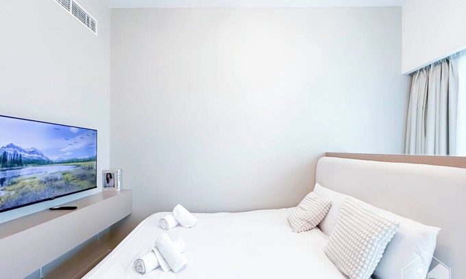 Jadaf Apartamento | Cozy Studio with Balcony & Stunning Views
