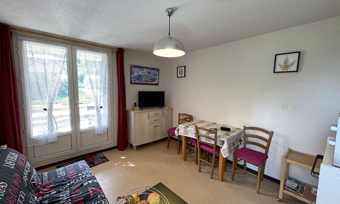 Laveissiere Apartamento | Acogedor estudio con terraza en Le Lioran, admite mascotas