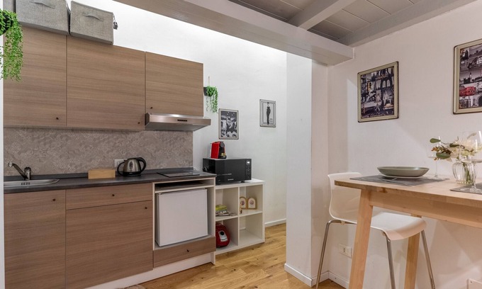 Giambellino Apartamento | Cozy study room-| Navigli | Bocconi NABA