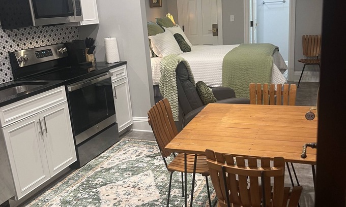 Pascagoula Apartamento | Cozy Stylish Executive Studio, Great Downtown Pascagoula Location