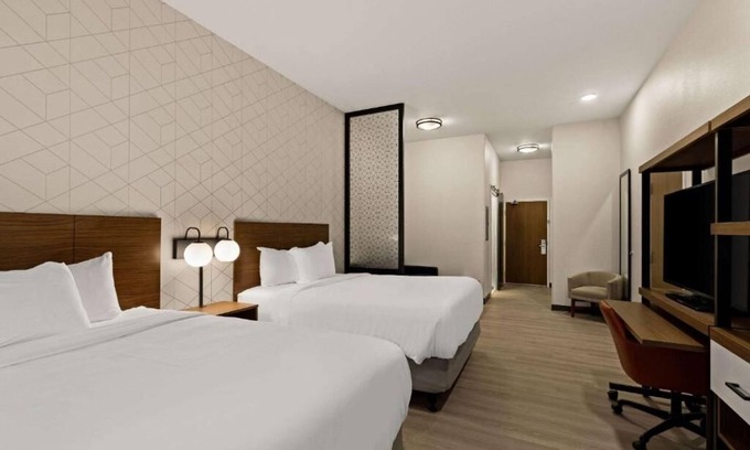 Waco Hotel | Cozy Suite w/ Kitchen Near Baylor Univ. – Great for Family Visitors