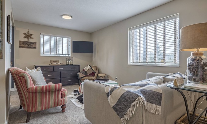 Silver Star Mountain Apartamento | Amazing location! 1 bedroom/1 bathroom cozy suite with full kitchen and views!