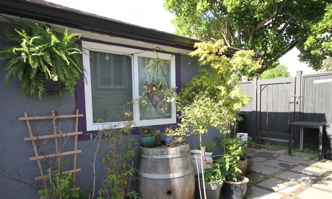 Grandview-Woodland Casa | Cozy Sunrise Suite in hip East Van neighbourhood