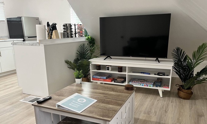 Utica Casa | 🌅 Cozy Sunset 1BR 🌟