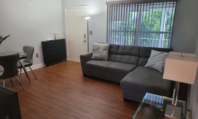 Surfside Condominio | Cozy Surfside One bedroom condo right next to the beach