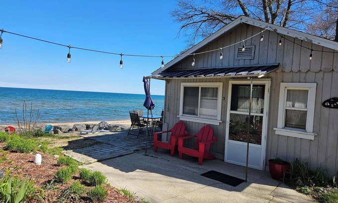 Oscoda Cabaña | Cozy Surfside Cottage on Great Lake Huron