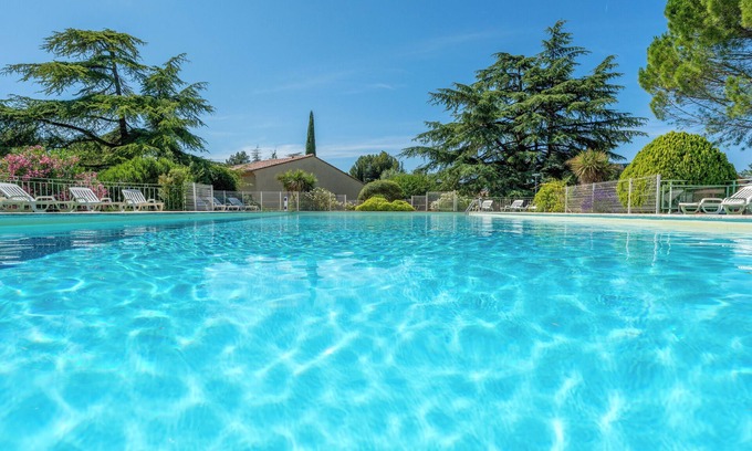 La Roque-sur-Pernes Condominio | Cozy T2 cottage with private terrace