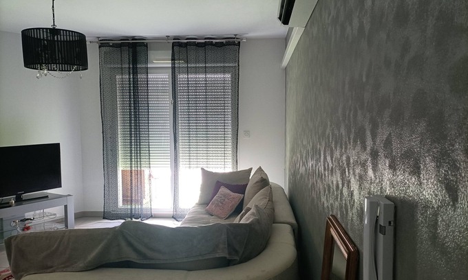 La Capelette Apartamento | Cozy T3 apartment, air-conditioned, near Palais omnisport, stadium 4.5 km from the sea