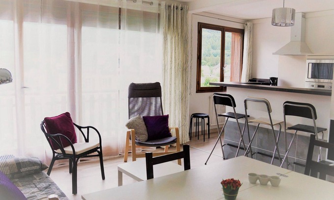 Barcelonnette Apartamento | Apartamento céntrico en Barcelonnette para 6 personas, renovado, con balcón y servicios completos