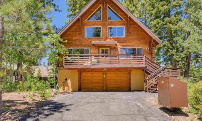 Carnelian Bay Cabina | Cozy Tahoe Cabin for Ski & Lake