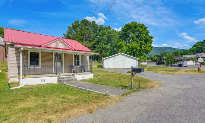 Tazewell Casa | Cozy Tazewell Home w/ Grill on Back of the Dragon!