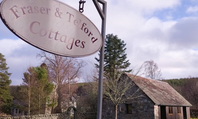 Kingussie Cabaña | Cozy Telford Cottage Retreat in Insh, Cairngorms for Couples