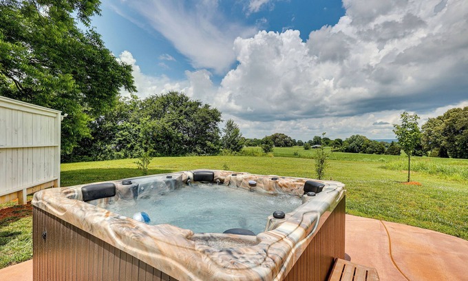Winchester Casa | Cozy Tennessee Abode w/ Private Hot Tub & Fire Pit