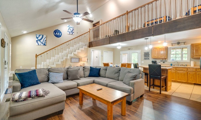 Byrdstown Cabina | Cozy Tennessee Lake House w/ Grill & Fire Pit!