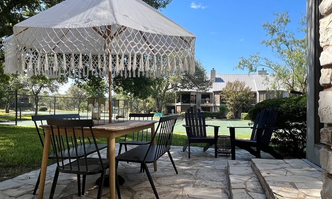 Lakeway Casa | Cozy tennis house