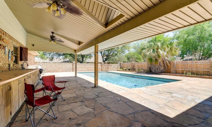 Texas City Apartamento | Cozy Texas City Guest House - 5 Mi to Beach!