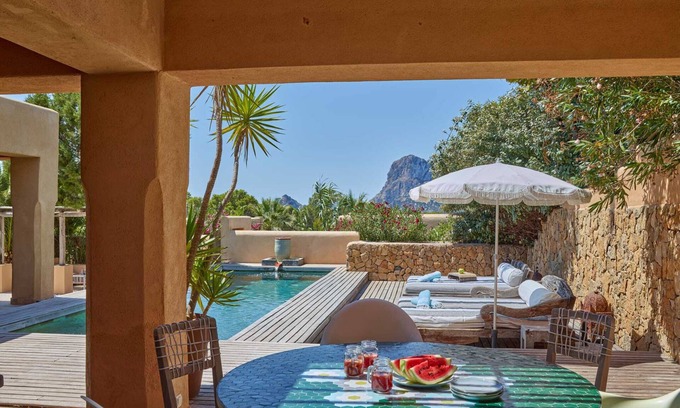 Sant Josep de sa Talaia Casa | Cozy three bedroom villa with Es Vedra views