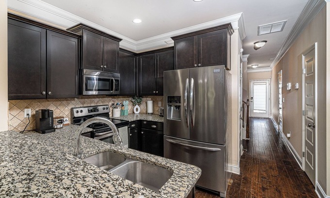 Normal Casa | Cozy three bedroom 7 minutes from MidCity/Orion Amphitheatre