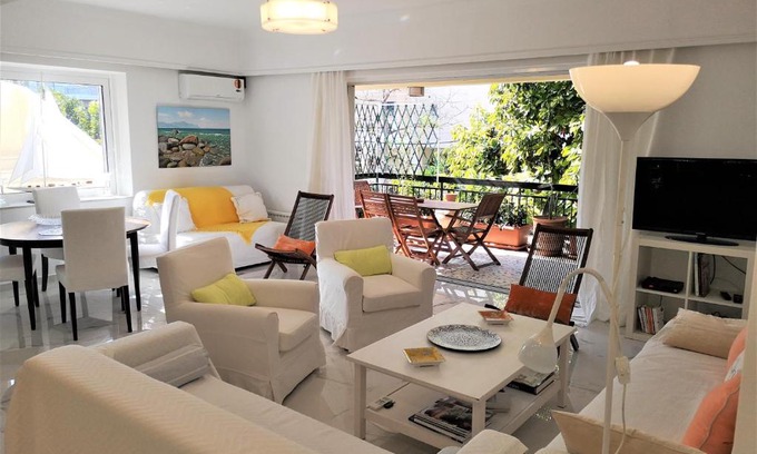 Varkiza Apartamento | Cozy Three Bedroom Apartment in Varkiza
