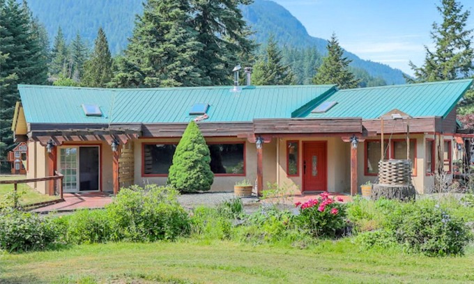 Hope Casa | Cozy Three Bedroom House In Hope BC!