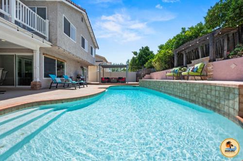 Tierrasanta Casa | Cozy Tierrasanta Escape-4BR, Pool, Firepit, Games!