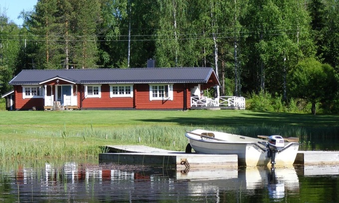 Mora Casa | Cozy timber lodge on a huge lake property