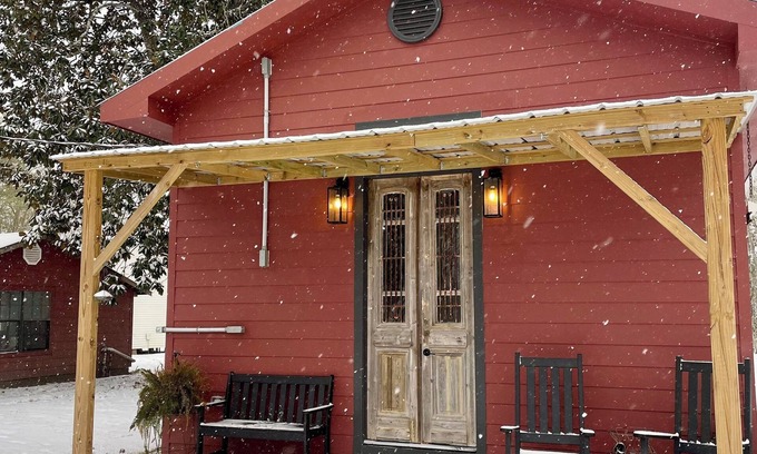 Bogalusa Casa | COZY Tiny Barn House