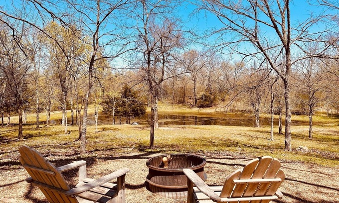 Ringold Cabina | Cozy tiny cabin, kitchenette, private pond for fishing, near lake