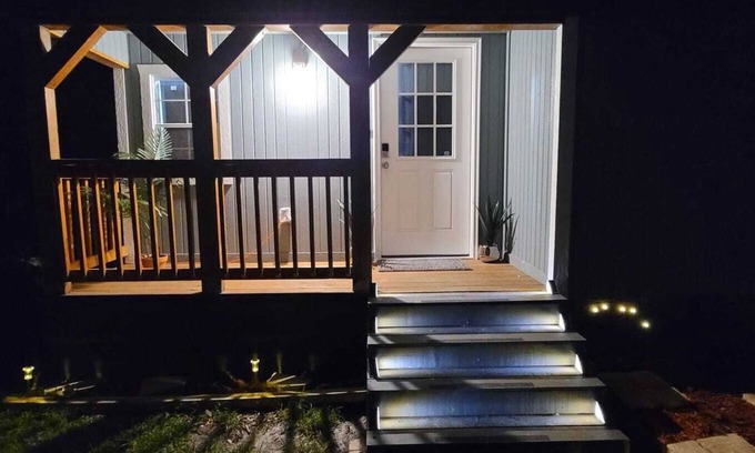 Westside Cabina | Cozy Tiny Home Entire Private Guest House Independent Cabin with Jacuzzi