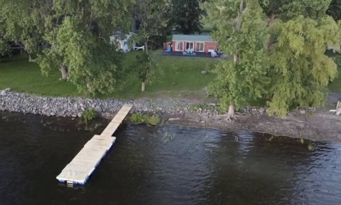 Alburg Cabina | Cozy Tiny Home on Lake Champlain -- Bring Fido!