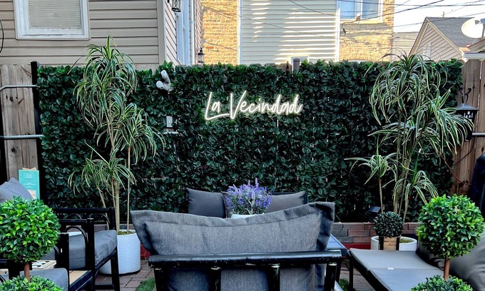 Heart of Chicago Casa | Cozy Tiny House - 1BR1BT - 15 Mins from Chicago Downtown