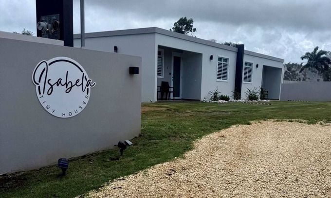 Arenales Altos Apartamento | Cozy Tiny House for Couples or Families – Peaceful Isabela Retreat