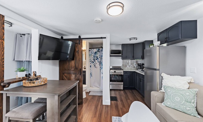 Dublin Cabaña | Cozy Tiny House on Main Street. Fully Renovated.