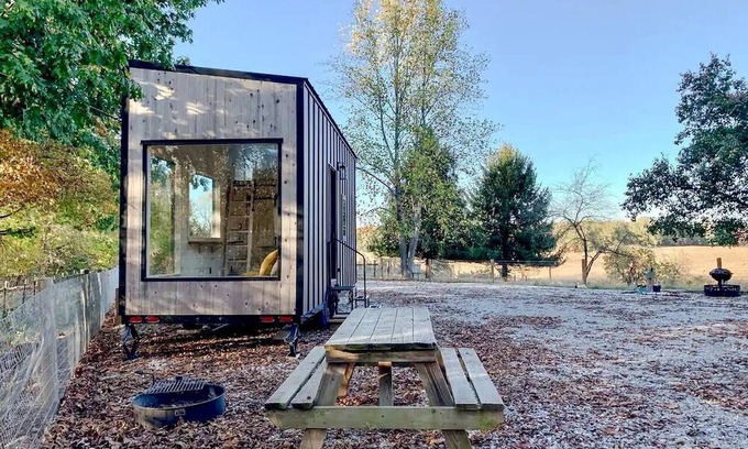 Bradford Cabina | Cozy Tiny House on a Farm in Fredericksburg, Indiana - Perfect Romantic Glamping Destination