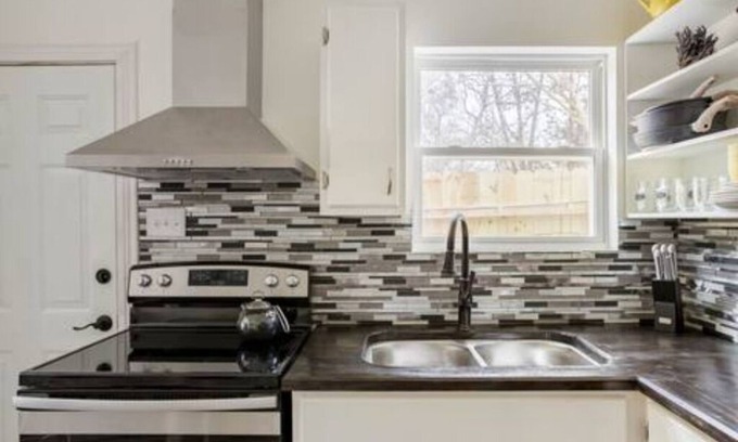 Spring Branch Cabaña | Cozy Tiny House with Hot Tub Near Canyon Lake / Romantic Couples Getaway