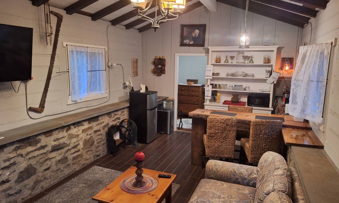 Town of New Castle Cabina | Cozy tiny log cabin on 14 acres
