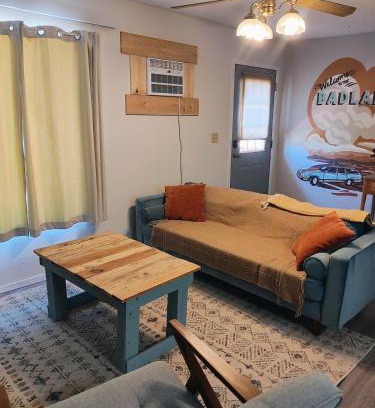 Pinnacles Entrance Badlands Casa | Cozy town house in Wall!