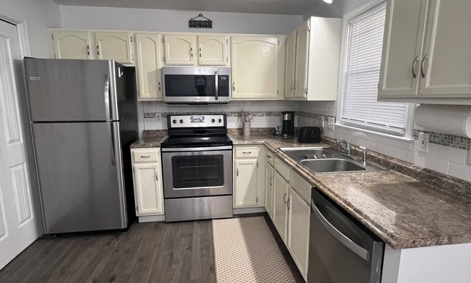 Bristol Casa | Cozy townhome in adorable Bristol with WiFi, AC and dedicated Work area