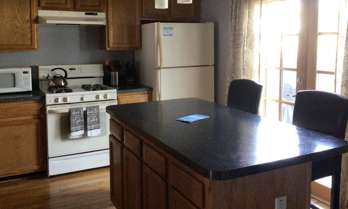 Dundalk Casa | Cozy Townhome in Baltimore, County